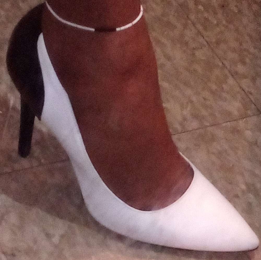 Guess   Pumps    (( Size 10B ))
